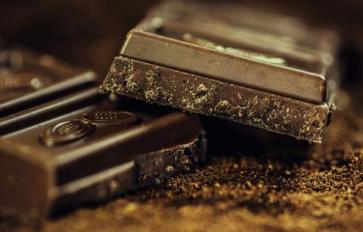 Nuts & Chocolate: Why They’re Good for More Than Just a Candy Bar