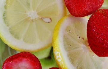 Mother Earth’s Medicine Cabinet: 7 Reasons To Drink Strawberry Lemon Water