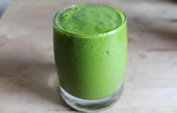 An Immune-Boosting Green Ginger Smoothie For Cold Season