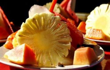 Beauty From The Kitchens: Natural Peels With Fruit