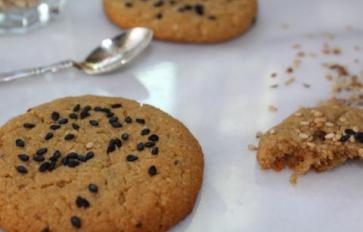  What to Savor This Holiday Season: Sesame Cookies