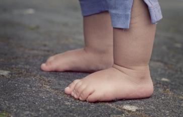 Go Barefoot: The Benefits Of Grounding