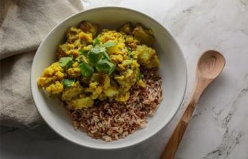 Meatless Monday: Fragrant & Flavorful Cauliflower Potato Coconut Curry
